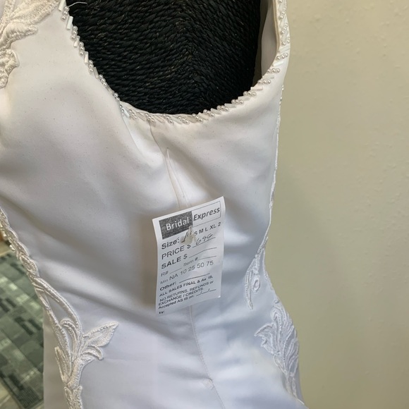 🚫SOLD🚫Exquisite Embroidered Soft White Wedding Gown sz 14 - Picture 5 of 11
